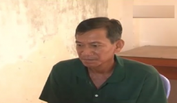 Bắt đối tượng uy hiếp tống tiền bằng... máu gà